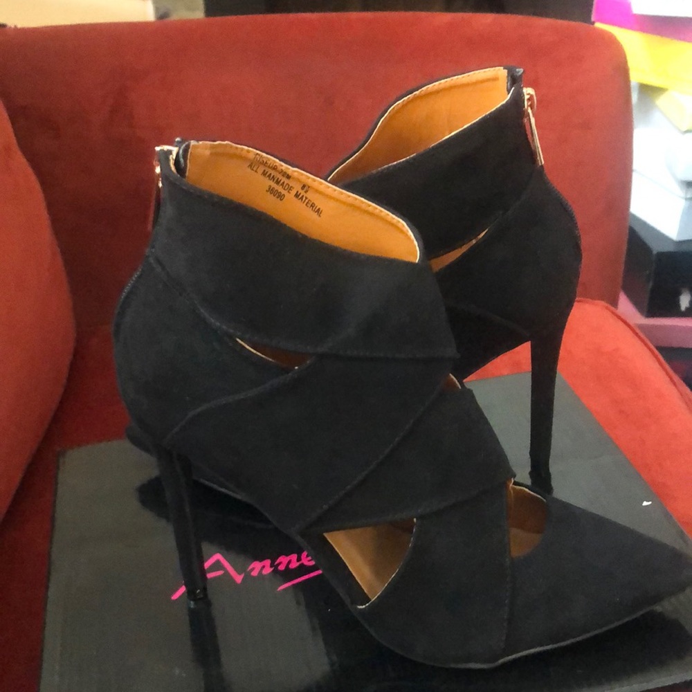 NIB Black Heels